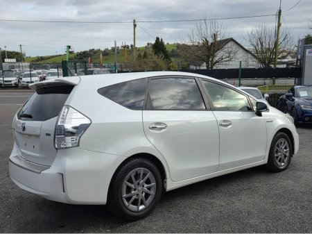 2014 Toyota Prius Alpha - thumbnail 6