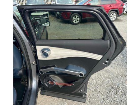 2023 BYD ATTO 3 Design LOW MILEAGE (5917) €28,995 thumbnail