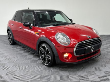 2017 MINI Cooper Black Edition 1.5P €14,950
