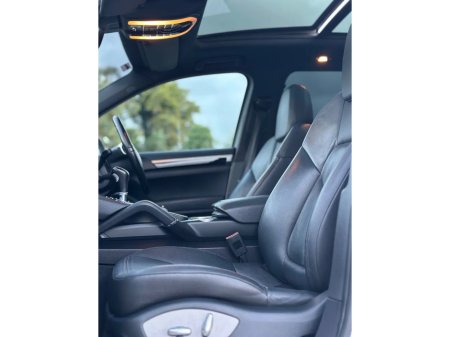 2012 Porsche Cayenne 3.0 V6 5DR 2ST €21,995 thumbnail