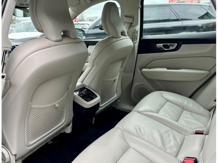2022 Volvo XC60 - thumbnail 19