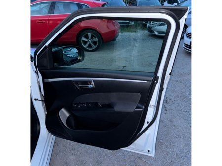 2014 Suzuki Swift - thumbnail 7