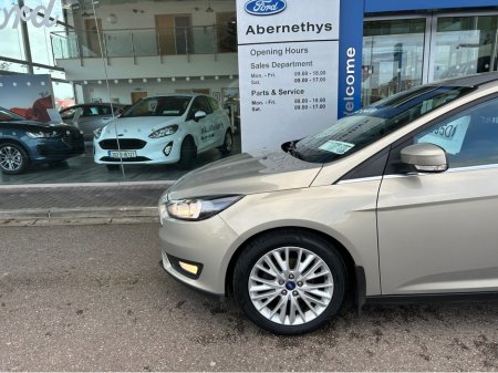 2017 Ford Focus - thumbnail 6