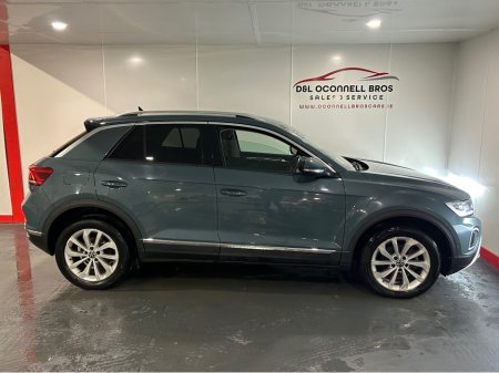 2023 Volkswagen T-Roc STYLE 2.0 TDI MANUAL 6SPEED FWD 116HP €29,950 thumbnail