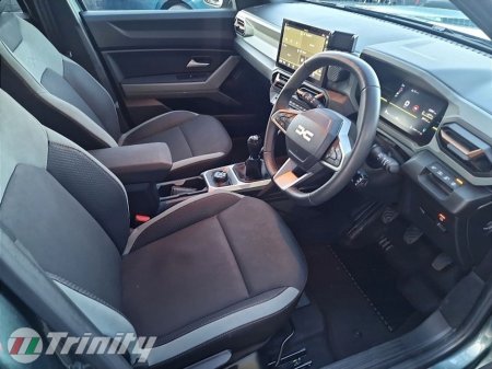 2025 Dacia Duster * 4X4 EXTREME MHEV 140BHP * TRINITY MOTORS * €30,945 thumbnail