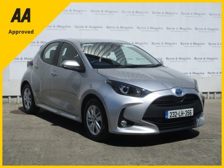2023 Toyota Yaris 1.5 HYBRID LUNA 4DR AUTOMATIC WITH  ONLY 11000 KMS AND ONE VERY CAREFUL OWNER . THIS CAR IS IN SHOWROOM CONDITION !! 12 MONTHS WARRANTY AND 12 MONTHS AA COVER ! €25,950