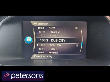 2017 Volvo V40 2.0 D2 MOMENTUM NAV + 120BHP 5DR €12,950 thumbnail