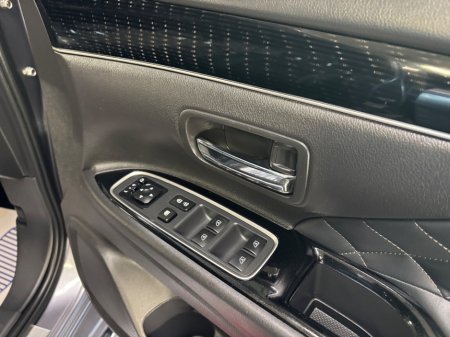 2018 Mitsubishi Outlander - thumbnail 10