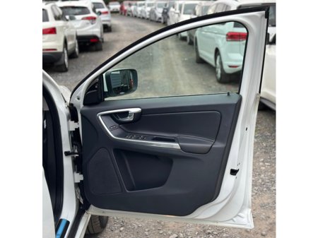 2016 Volvo XC60 - thumbnail 7