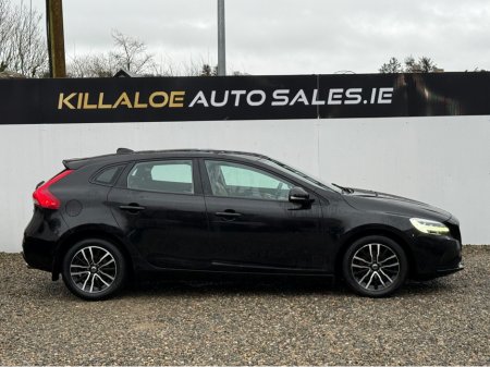 2019 Volvo V40 2.0D D3 MOMENTUM ED 5DR €13,950 thumbnail