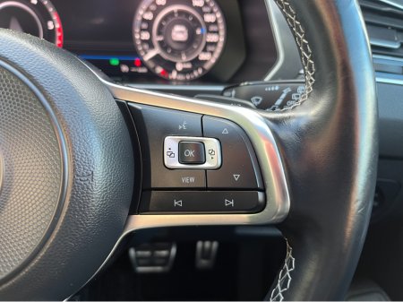 2018 Volkswagen Tiguan R-LINE 4 MOTION AUTOMATIC 2.0 DIESEL //HIGH SPEC//FULL LEATHER HEATED FRONT AND REAR SEATS//360 PARKING CAMERAS//ADAPTIVE CRUISE CONTROL// €27,950 thumbnail