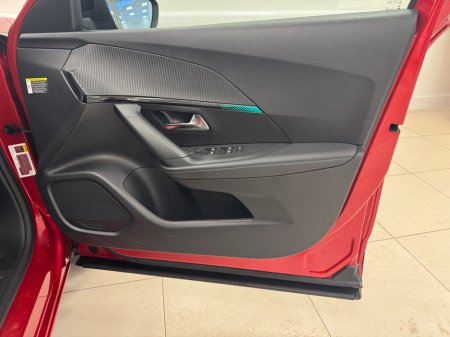 2022 Peugeot 2008 1.2 Puretech 100bhp Allure €21,950 thumbnail