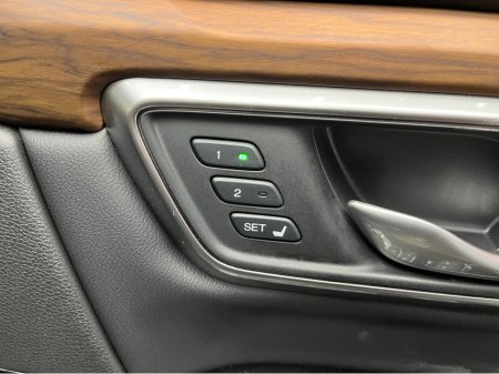 2019 Honda CR-V €27950 2019 HONDA CR-V EX HYBRID MASTERPIECE 2.0 AUTOMATIC / CRUISE CONTROL / REVERSE CAMERA / ELECTRIC MEMORY & HEATED SEATS / PANORAMIC SUNROOF AND MORE €27,950 thumbnail