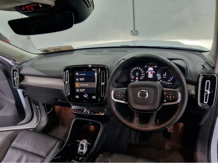 2021 Volvo XC40 - thumbnail 6