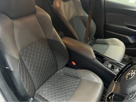 2020 Toyota C-HR €21950 2020 TOYOTA C-HR G 1.8 AUTOMATIC / REVERSE CAMERA / HEATED SEATS / CRUISE CONTROL €21,950 thumbnail