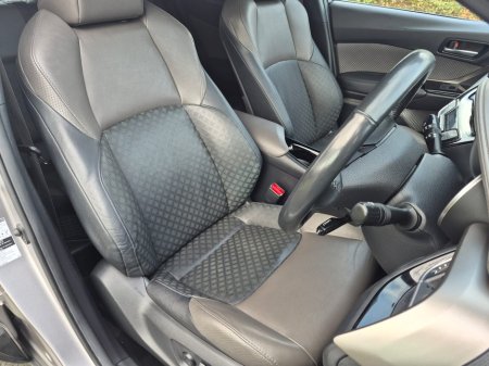 2021 Toyota C-HR 1.8 HYBRID SOL €23,999 thumbnail