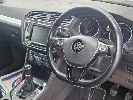 2017 Volkswagen Tiguan - thumbnail 6