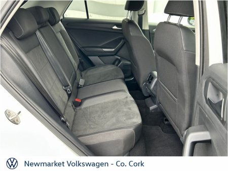 2023 Volkswagen T-Roc - view 4