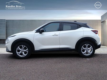 2021 Nissan Juke - view 3