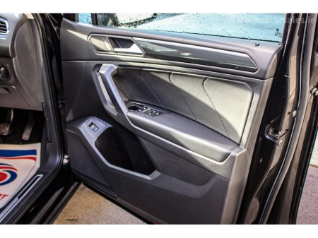 2021 Volkswagen Tiguan 2.0 TDI 150HP R-Line €34,995 thumbnail