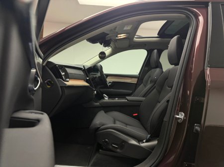 2025 Volvo XC90 PLUS T8 PHEV AWD AUTO *7 SEATER* €79,990 thumbnail