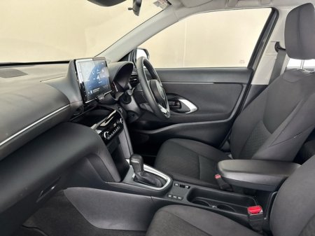 2024 Toyota Yaris Cross HYBRID LUNA €27,950 thumbnail