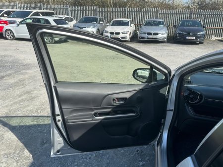 2015 Toyota Aqua - thumbnail 10