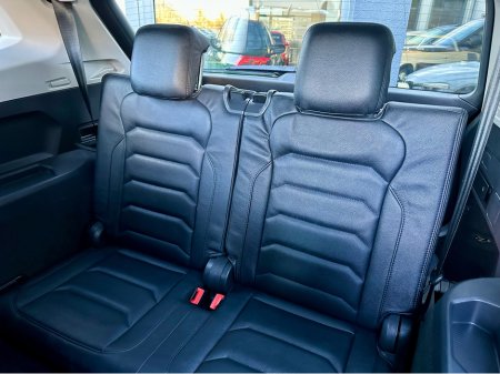 2022 Volkswagen Tiguan Allspace ++LEATHER / AUTO / 7-SEAT  PANORAMIC ROOF++ €33,950 thumbnail