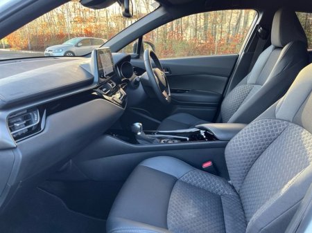 2022 Toyota C-HR HYBRID SPORT BI-TONE 4DR AUTO €26,950 thumbnail