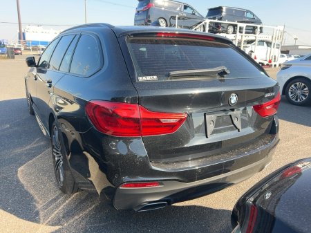 2018 BMW 5 Series - view 3