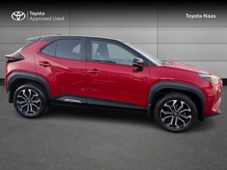 2023 Toyota Yaris Cross CROSS LUNA SPORT €28,888 thumbnail
