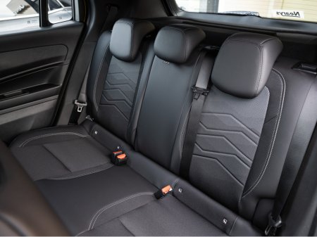 2026 Jeep Avenger HYBRID ALTITUDE 1.2 AT €33,995 thumbnail