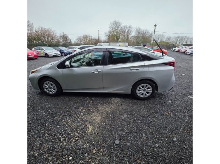 2022 Toyota Prius 1.8 Hybrid Luxury with Sat Navi & JBL €22,950 thumbnail