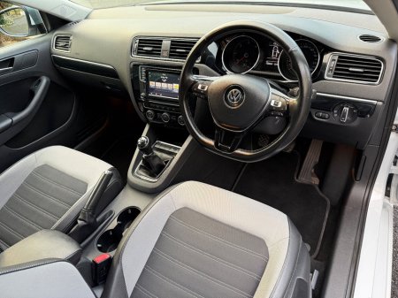 2017 Volkswagen Jetta 2.0 TDI 110HP Highline €12,950 thumbnail