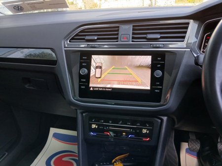 2023 Volkswagen Tiguan 2.0 TDI 150HP Elegance, Dolphin Grey, €39,950 thumbnail