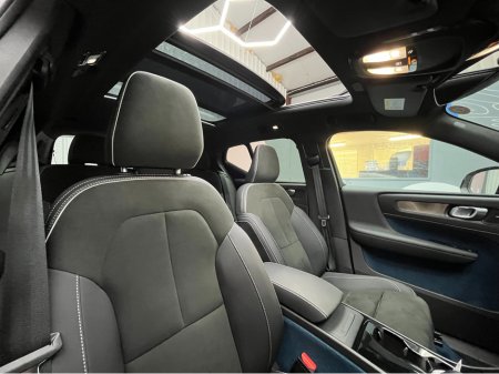 2023 Volvo XC40 - thumbnail 13