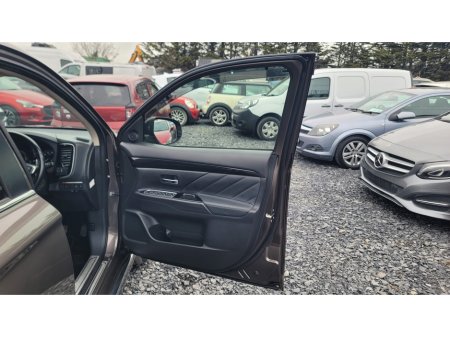 2017 Mitsubishi Outlander - thumbnail 10