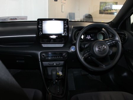 2020 Toyota Yaris 6aa-mxph10 €15,999 thumbnail