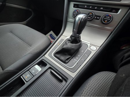 2017 Volkswagen Golf 1.2 TSI CARPLAY - ANDROID AUTO -  LANE ASSIST - PRIVACY GLASS  - REV CAMERA - LOW TAX BAND €15,950 thumbnail