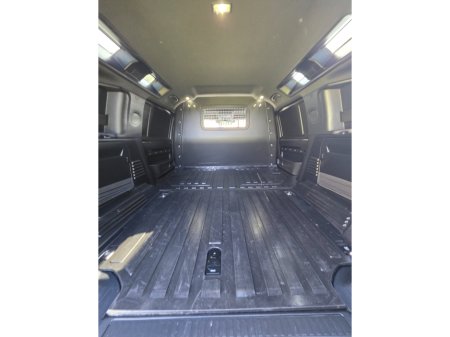 2024 Land Rover Defender - thumbnail 8