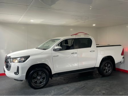 2023 Toyota Hilux - view 4
