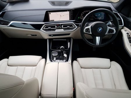 2022 BMW X5 xDrive45e xLine €67,995 thumbnail