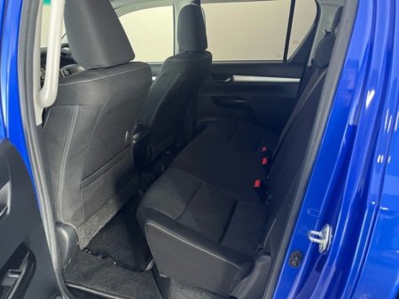 2021 Toyota Hilux 2.4 DOUBLE CAB SR5 €39,950 thumbnail