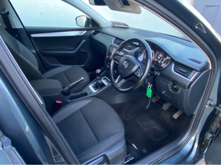 2017 Skoda Octavia - thumbnail 5