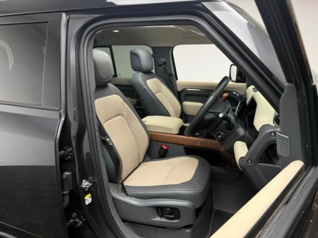 2024 Land Rover Defender - thumbnail 11