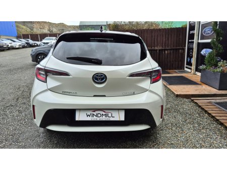 2019 Toyota Corolla HYBRID LUNA SPORT HB 4DR €18,950 thumbnail