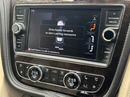 2016 Bentley Bentayga - thumbnail 15