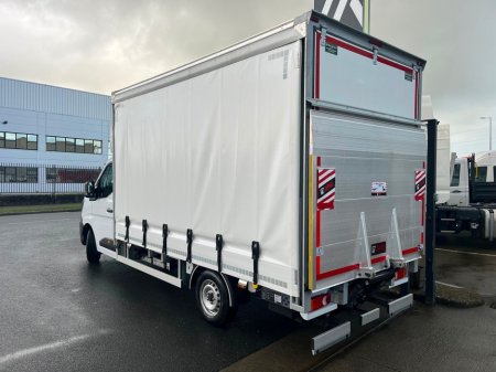 2026 Renault Master Renault Master Curtain Side with Tail Lift thumbnail