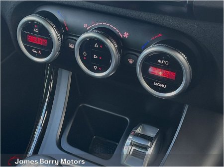 2012 Alfa Romeo Giulietta 2.0 JTDM-2 170 Lusso thumbnail