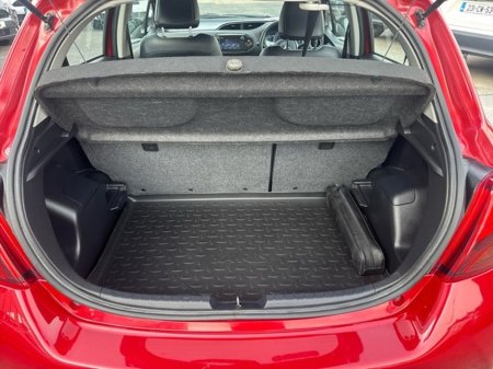 2016 Toyota Yaris - thumbnail 10